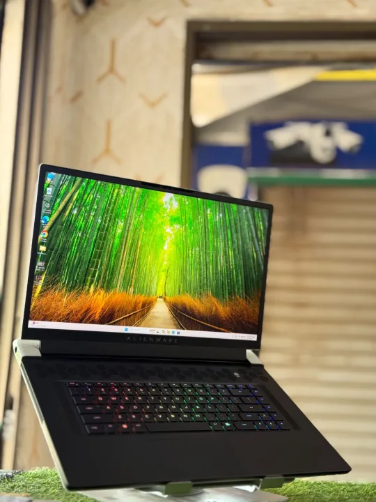 DELL%20GAMING%20ALIENWARE%20X17%20R2%20%7C%20i7-12700H%20%7C%20RTX%203070%20Ti%208GB%20%7C%2016GB%20RAM%20%7C%20512GB%20NVMe%20SSD%20%7C%2017"%20FHD%20360Hz%20%7C%20RGB%20Mechanical%20Keyboard%20%7C%20High-End%20Gaming,%20Editing,%20Design%20&%20Professional%20Work%20-%20Image%204