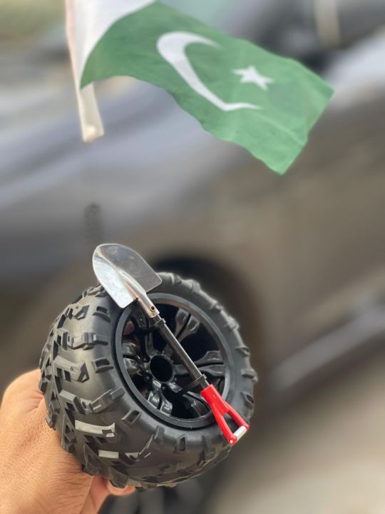 Pakistan%20Flag%20with%20Car%20Tyre%20Antenna%20-%20Image%209