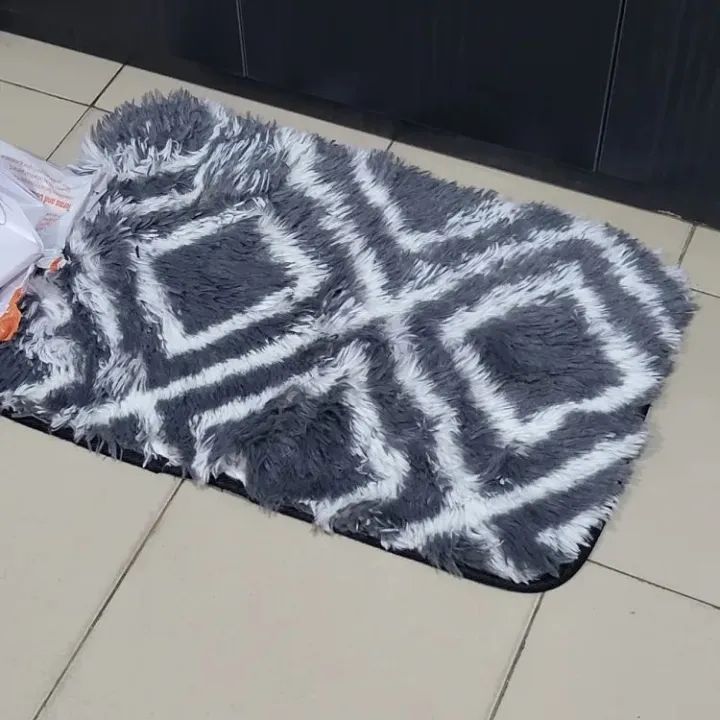 40/60%20CM%20Paposh%20Feather%20Touch%20sheepskin%20Floor%20Mat%20rugs%20for%20Bedroom%201%20pcs%20-%20Image%203