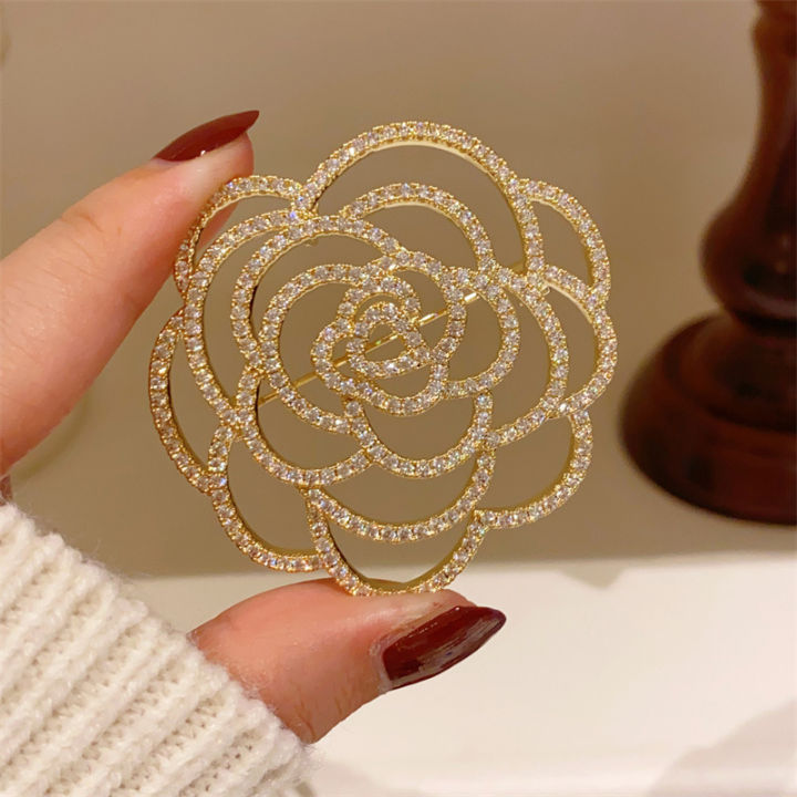 Classic%20Lady%20Crystal%20Folower%20Brooch%20Pin%20Exquisite%20High-end%20Women%20Men%20Fashion%20Delixate%20Shining%20Badges%20-%20Image%202
