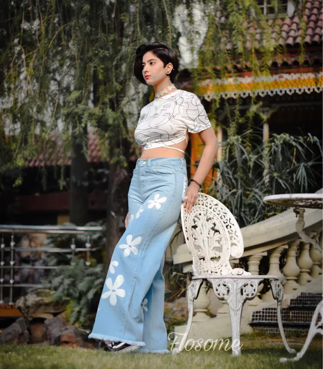 Flower%20printed%20Wide%20Leg%20Jeans%20for%20women%20-%20Image%204