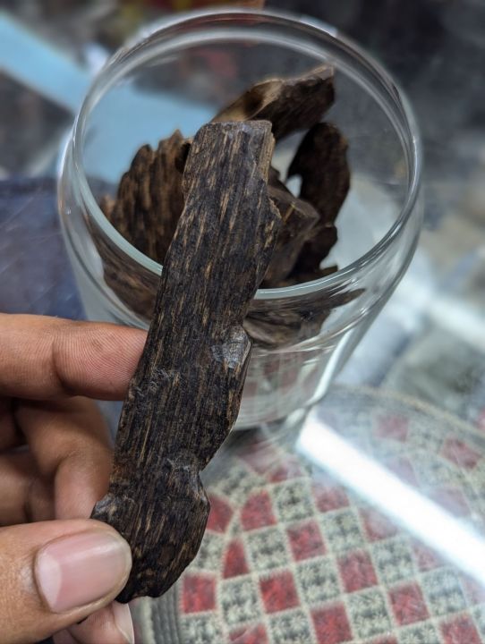 Raw%20oud%20wood%20(50%20gm)%20-%20Image%202