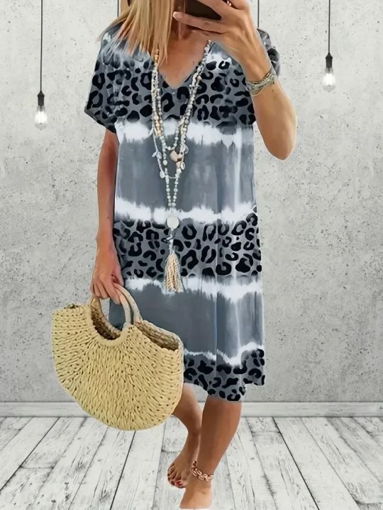 Fashion%20Women's%20Plus%20Size%201XL-8XL%20Casual%20Dress%20Short%20Sleeve%20Dress%20Tie%20Dye%20Leopard%20Short%20Sleeve%20V%20Neck%20Slight%20Stretch%20Dress%20-%20Image%203