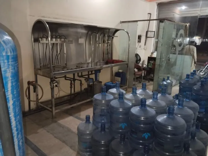 Commercial%20Water%20filtration%20plant,%20Reverse%20Osmosis%20mineral%20water%20plants%20-%20Image%204