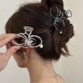 Women's Y2K Sweet Personalized Hair Clip Rhinestone Imitation Pearl Alloy Metal Skull Spider Claw Design for Daily Use.