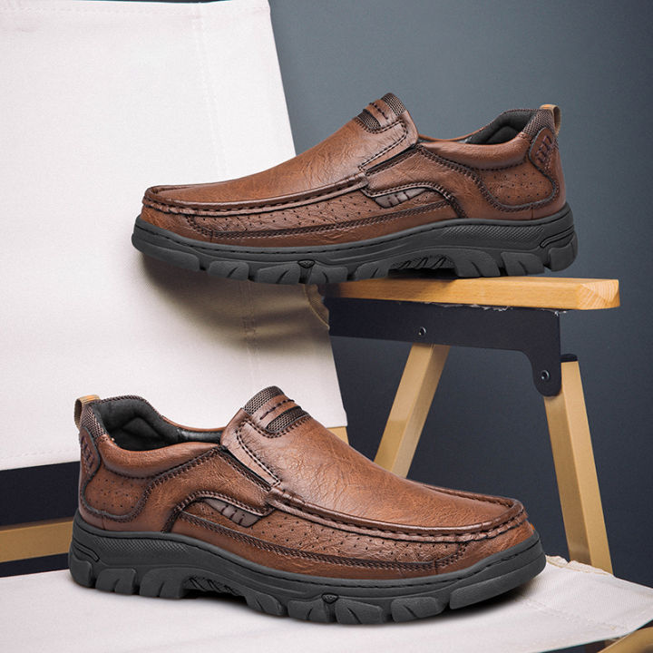 CLOHOOMen's%20Casual%20Loafers%20Handmade%20Breathable%20Leather%20Shoes%20with%20Thick%20Rubber%20Sole%20Comfortable%20Footwear%20Classic%20Hand%20Sewn%20Seams%20-%20Image%205