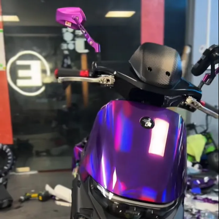 Premium%20Gloss%20Holographic%20Chrome%20Purple%20Vinyl%20Wrap%20Roll%20Self%20Adhesive%20Decal%20Automotive%20Car%20Wrapping%20Film%20-%20Image%205
