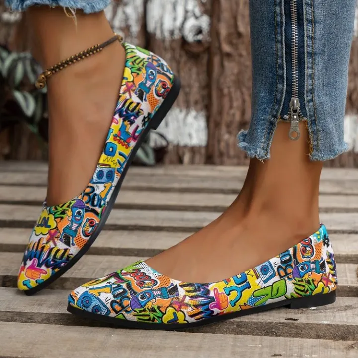 Women's%20Pointed%20Toe%20Graffiti%20Print%20Ballet%20Flats%20Lightweight%20Slip-On%20Non-Slip%20Fashion%20Casual%20Flat%20Shoes%20Large%20Size%20-%20Image%202