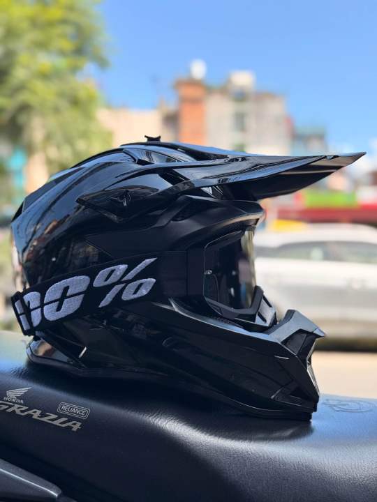 Bull%20Dirt%20Helmet%20With%20Goggles%20-%20Image%204