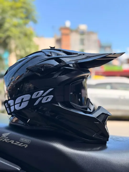 Bull%20Dirt%20Helmet%20With%20Goggles%20-%20Image%204