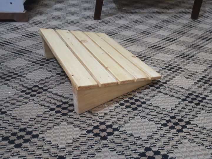 Wooden%20Foot%20rest%20for%20Home%20and%20Office,Under%20Desk%20foot%20rest%20Stool,%20Foot%20relaxation,%20Wooden%20Ergonomic,%20Under%20-Desk%20Foot%20rest%20Stool%20Foot%20-%20Image%205