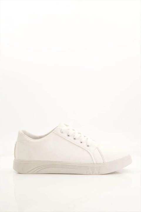 Plain%20White%20Sneakers%20for%20Women%20%E2%80%93%20High-Quality%20and%20Versatile%20-%20Image%202