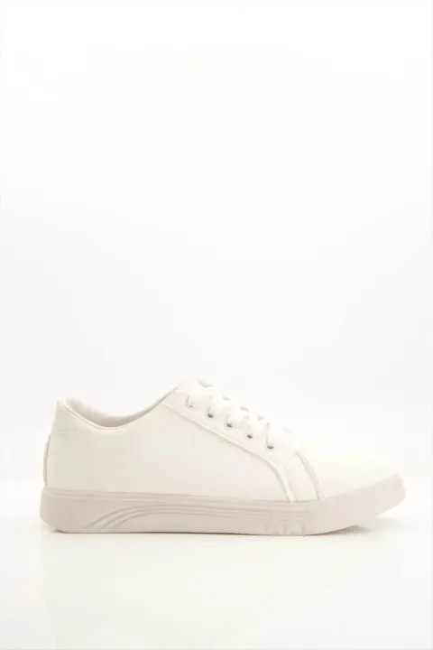Plain%20White%20Sneakers%20for%20Women%20%E2%80%93%20High-Quality%20and%20Versatile%20-%20Image%202