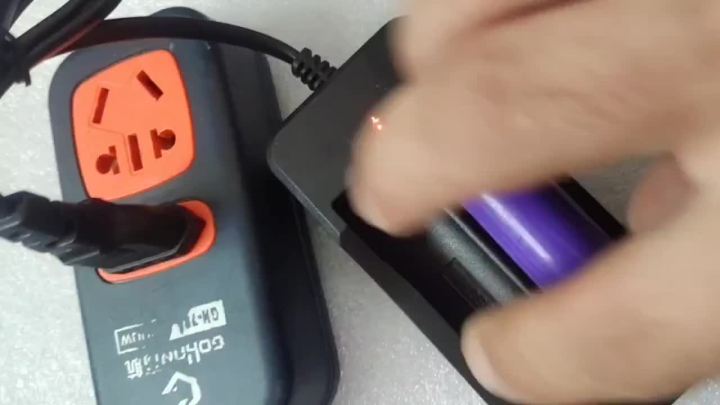 18650 Battery Charger EU Plug 2 Slots Smart Fast Charger 18650 Lithium Rechargeable Battery Charging Device DC4.2V 1A