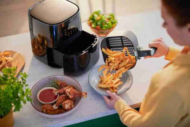 Philips%20HD9252/70%20Air%20Fryer%20(4.1Ltr,%200.8%20kg)%20With%20Rapid%20Air%20Technology%20-%20Image%203