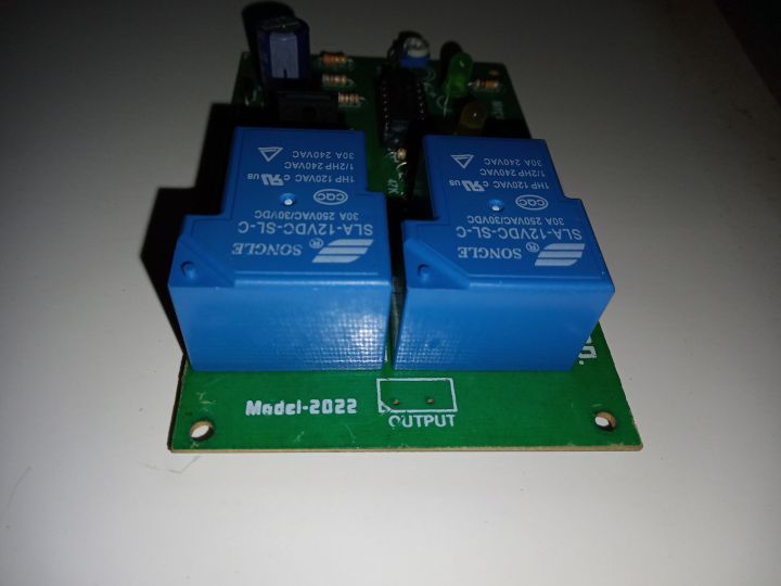 High%20low%20voltage%20protection%20circuit%20board%20with%2030%20ampere%202%20relays%20-%20Image%202