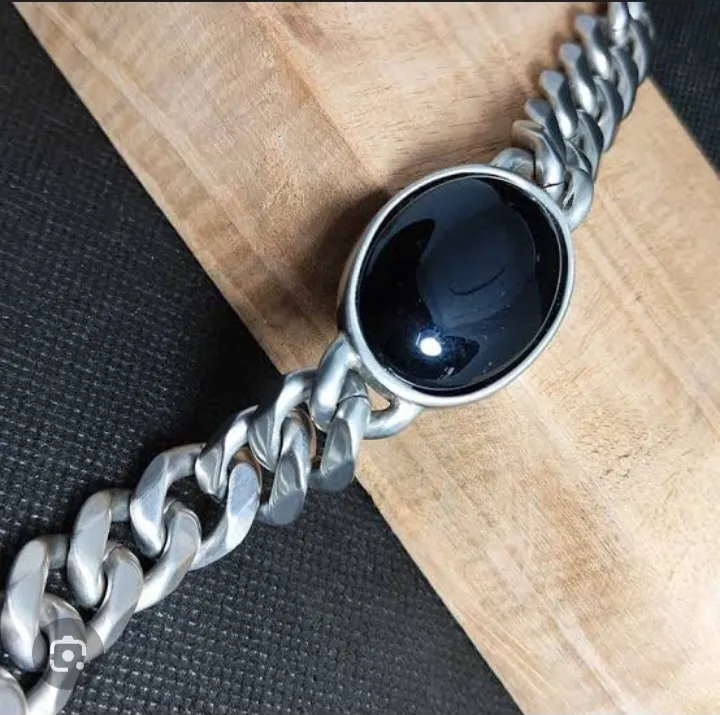 Premium%20Quality%20Bracelet%20of%20Salman%20Khan%20in%20black%20stone.%20Higu%20quality%20and%20shiny%20Look.%20Shiny%20Chain%20same%20as%20in%20Picture.%20-%20Image%204