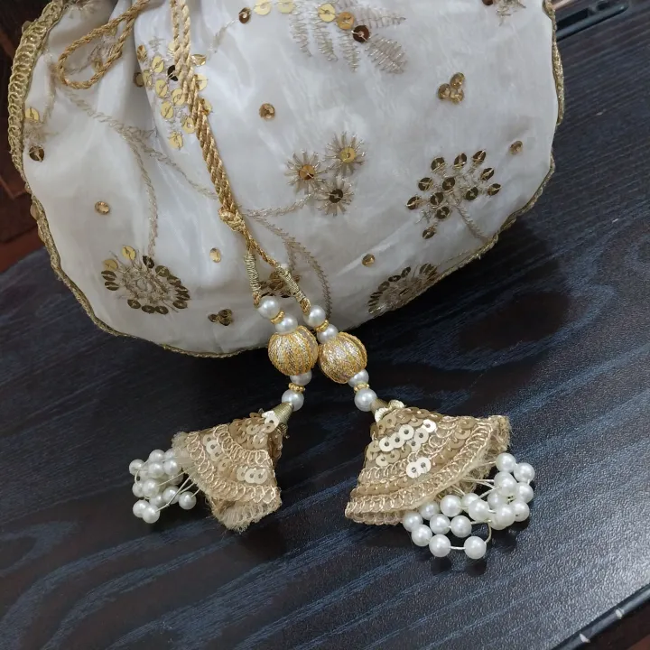 latest%20potli%20pouch%20purse%20clutch%20bag%20with%20round%20metal%20handle%20-%20Image%207