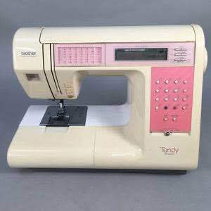 Brother%20tendy%207000%20sewing%20machine%20with%20gift%20and%20accessories%20-%20Image%204