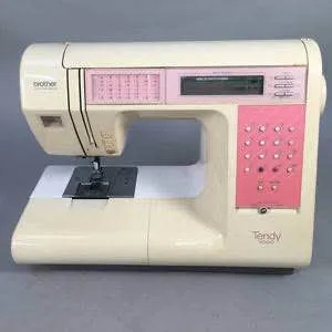 Brother%20tendy%207000%20sewing%20machine%20with%20gift%20and%20accessories%20-%20Image%204