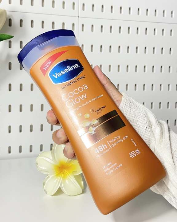 Vaseline%20New%20Intensive%20Care%20Cocoa%20Glow%20Body%20Lotion%20400ml%20%7C%20With%20Pure%20Cocoa%20%20and%20Shea%20Butter%20%7C%20Body%20Moisturizer%20%7C%2048%20hr%20Moisturization%20%7C%20Healthy%20Glowing%20Skin%20-%20Image%203