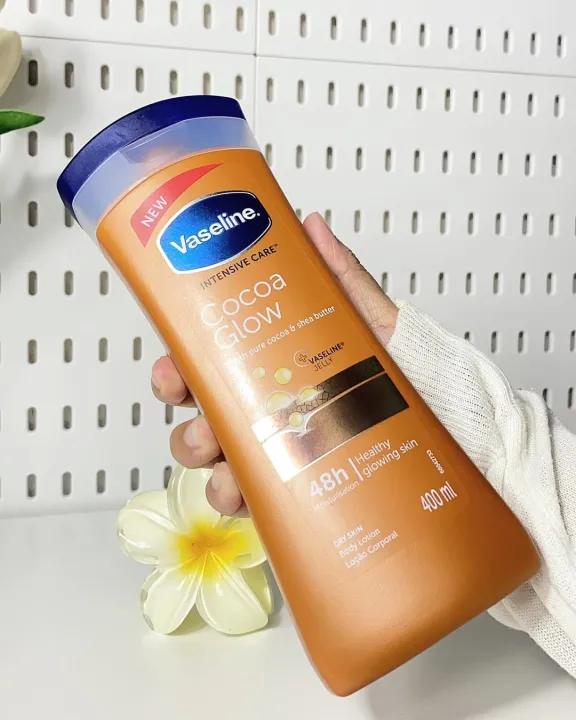 Vaseline%20New%20Intensive%20Care%20Cocoa%20Glow%20Body%20Lotion%20400ml%20%7C%20With%20Pure%20Cocoa%20%20and%20Shea%20Butter%20%7C%20Body%20Moisturizer%20%7C%2048%20hr%20Moisturization%20%7C%20Healthy%20Glowing%20Skin%20-%20Image%203