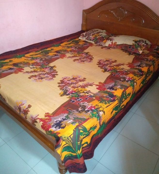 Bed sheet with two pillow covers multicoloured king size