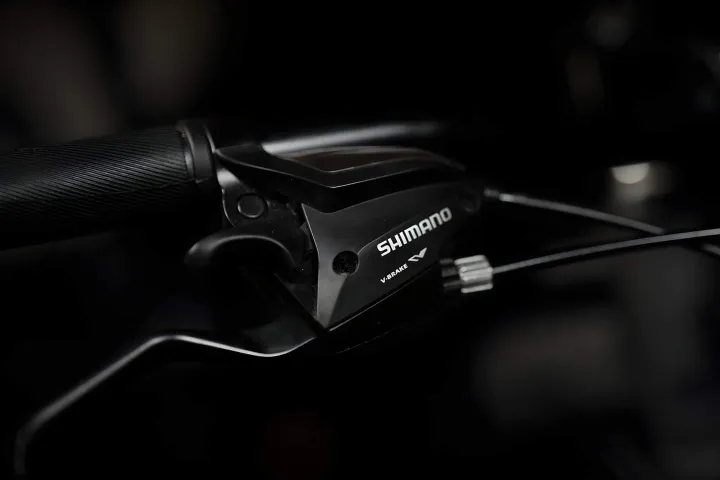 ROCKRIDER%20STUNT%20SEEKER%20Frame:%2026",%206061%20Light%20weight%20alloy%20with%20Internal%20Cable%20Routing.%20-%20Image%205