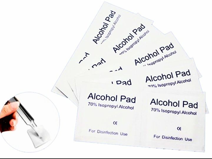 100 pieces - Alcohol Pad /Alcohol Swab - 70% Isopropyl - Alcohol Pads - Sterile - 100 Piece - made in china Sports. Outdoors, Indoor First Aid Kits