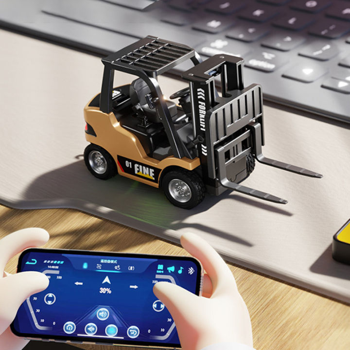 2.4G%20Tabletop%20RC%20Forklift%20Engineering%20Vehicle%201/64%20Mini%20Remote%20Control%20Alloy%20Forklift%20Desktop%20Toys%20Model%20%20for%20Boys%20-%20Image%205