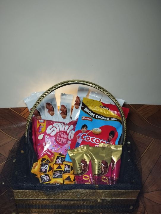 birthday%20gift%20%20basket%20chocolate%20basket%20cocomo%20bisket%20%20flo%20cake%20you%20chocolate%20smail%20cake%20-%20Image%204