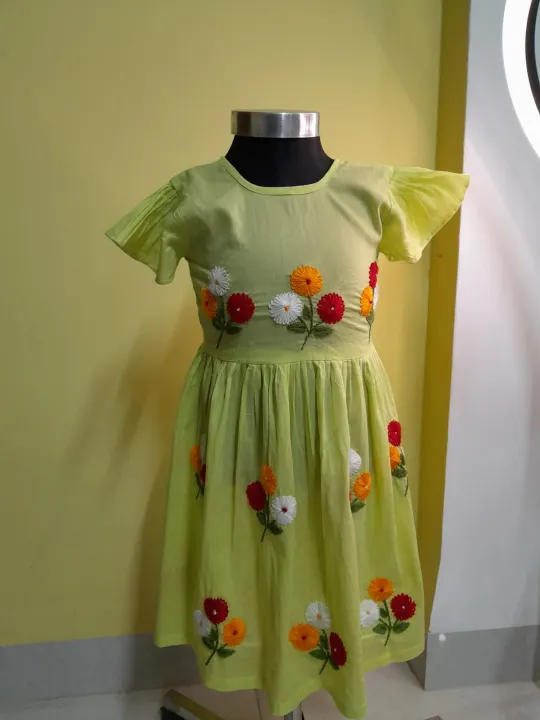 Hand%20work%20product%20and%20babygirls%20dresd%20-%20Image%204