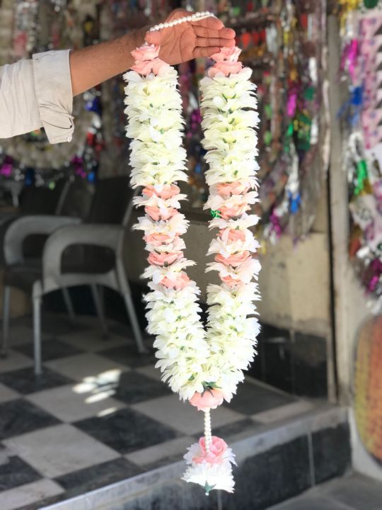 artificial%20flowers%20garland%20haar%20gajra%20groom%20and%20bridal%20mayyu%20mehendi%20wedding%20valima%20floral%20imported%20pink%20roses%20white%20daisies%20-%20Image%205