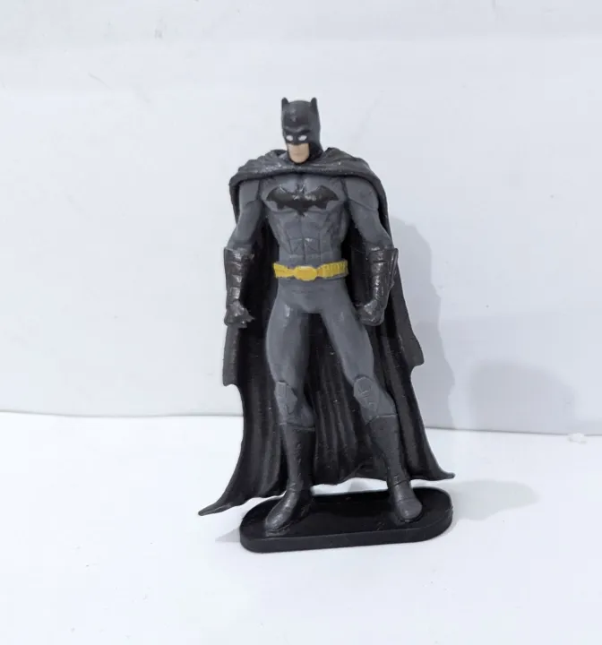 DC Comics BATMAN, Figure articulée BATMAN Équipement de luxe de 10 cm avec armure