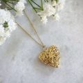 Elegant Vintage Heart Locket Pendant Necklace for Women & Girls – Gold Plated Hollow Carved Design – Photo Holder Gift Jewelry – Romantic Anniversary/Birthday Present. 