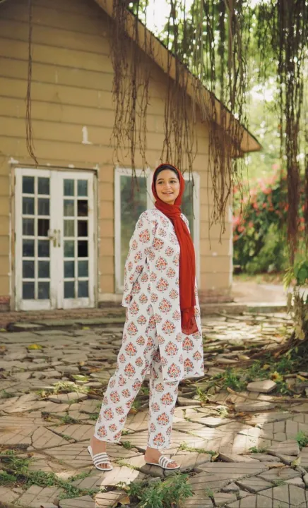 Stylish%20Bindi%20Print%202-Piece%20Set%20for%20Girls%20and%20Women%20%E2%80%93%20Comfortable%20and%20Trendy,%20Sizes%20Available%20-%20Image%203
