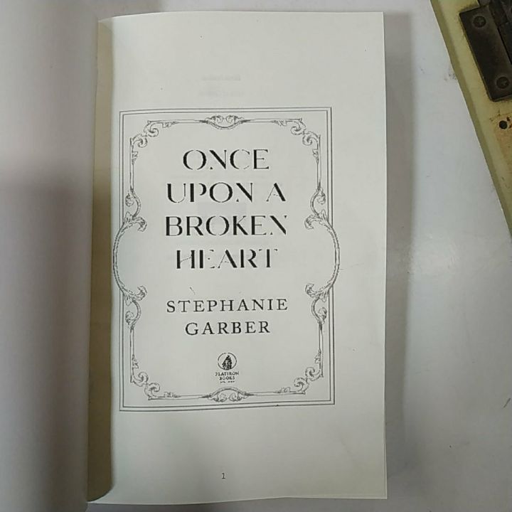 Once%20Upon%20A%20Broken%20Heart%20by%20Stephanie%20Garber%20-%20Image%203