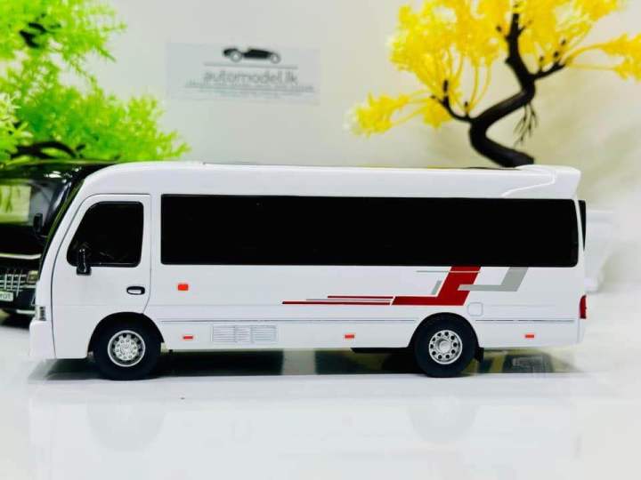 1:24%20Toyota%20Coaster%20Die%20Cast%20Bus.%20-%20Image%204