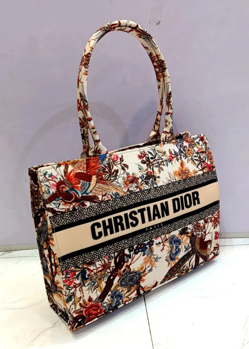 Imported%20Tote%20bag,%20Christian%20Dior%20-%20Image%205