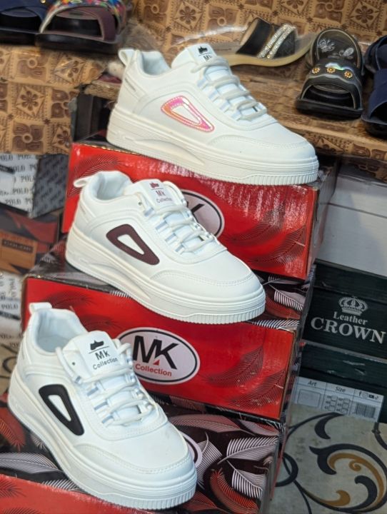 -%20Brand:%20MK%20Collection%20Style%0A-%20Color:%20White%20With%20Black%20/%20Brown%20/%20Pink%20Triangle%0A-%20Material:%20Soft%20PU%20Leather%20Upper%0A-%20Sole:%20Thick%20Rubber%20Sole%20-%20Comfortable%20&%20Anti-Slip%0A-%20Best%20for:%20College,%20University,%20Casual%20&%20Daily%20Wear%20-%20Image%207
