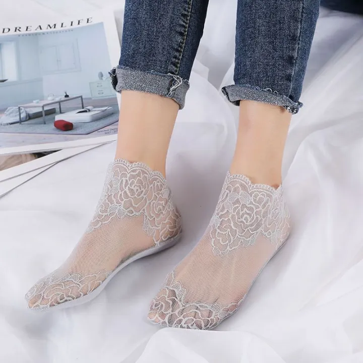 Women%20shallow%20transparent%20invisible%20thin%20non%20slip%20lace%20socks%20-%20Image%2010