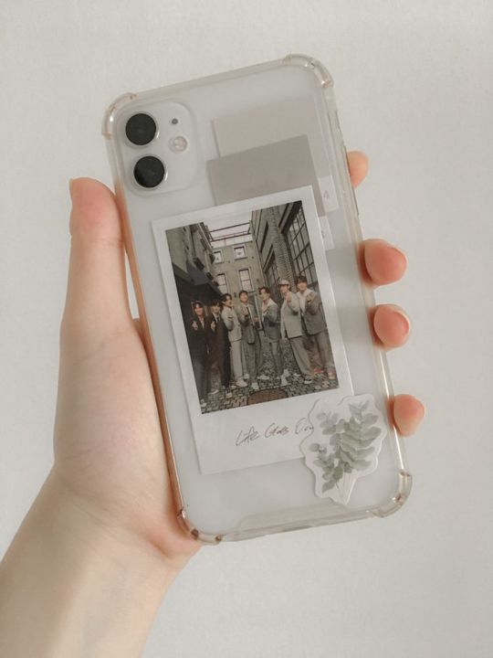 Transparent%20Silicone%20Phone%20Case%20with%208%20Polaroid%20Pictures%20Shockproof%20Custom%20Design%20for%20Android%20and%20iPhone%20-%20Image%202