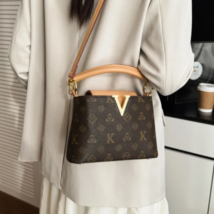 High-quality%20Appearance%20Patterned%20Diagonal%20Crossbody%20Bag%20with%20Large%20Capacity%20for%20Women,%20High-end%20and%20Luxurious%20Casual%20Retro%20Shel%20-%20Image%204