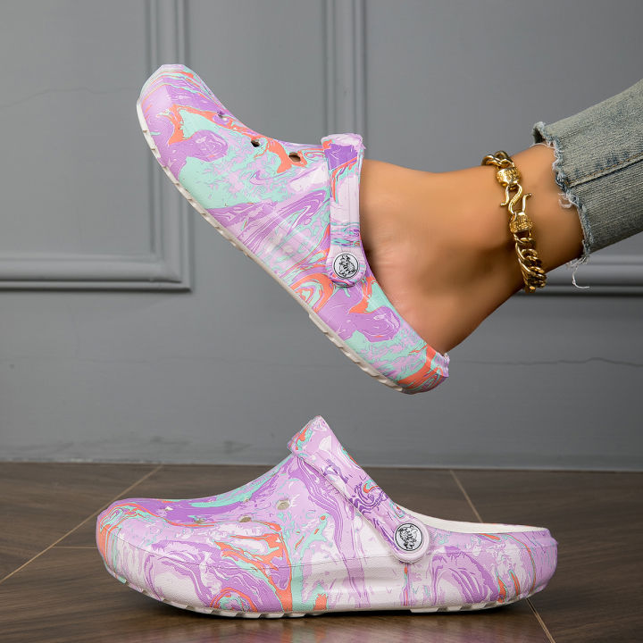 Garden%20Clogs%20Comfortable%20Women's%20Tie-dye%20Pattern%20Clogs,%20Slip%20On%20Lightweight%20Two-way%20Wear%20Clogs,%20Non-slip%20Summer%20Beach%20Slides%20666%20-%20Image%204