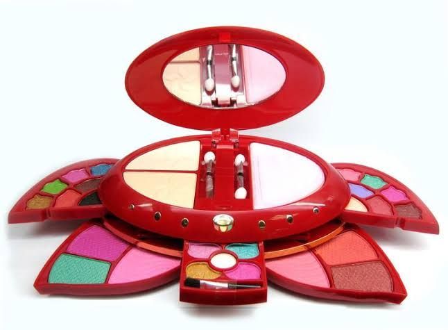 Best Makeup Kit Gift Set for Professionals - Large Makeup Kit Set Cosmetics Flower design Set - Best For Girls and Women