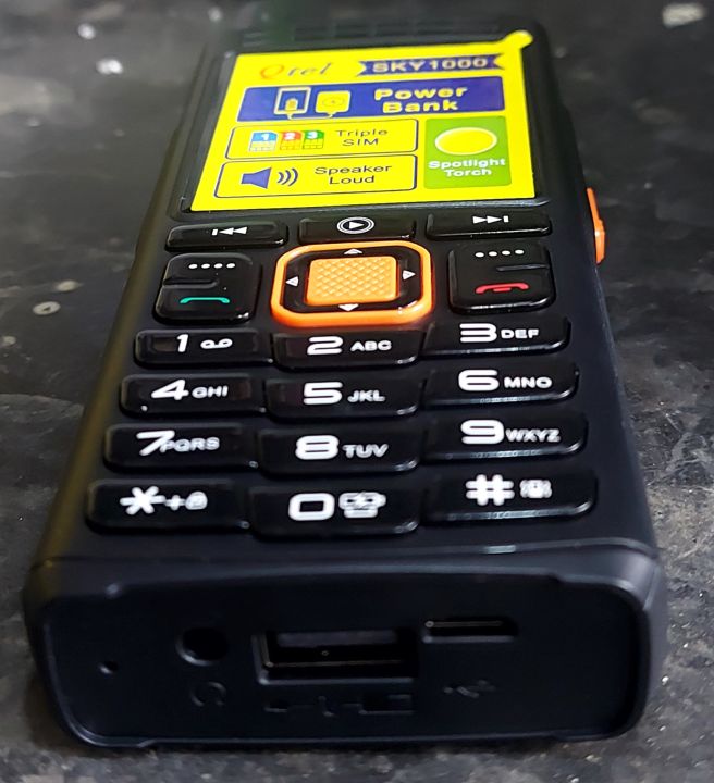 Qtel%20Sky%201000%203%20Sim%20Keypad%20Phone%20With%20Flashlight%20And%20Powerbank%20Function%20-%20Image%203