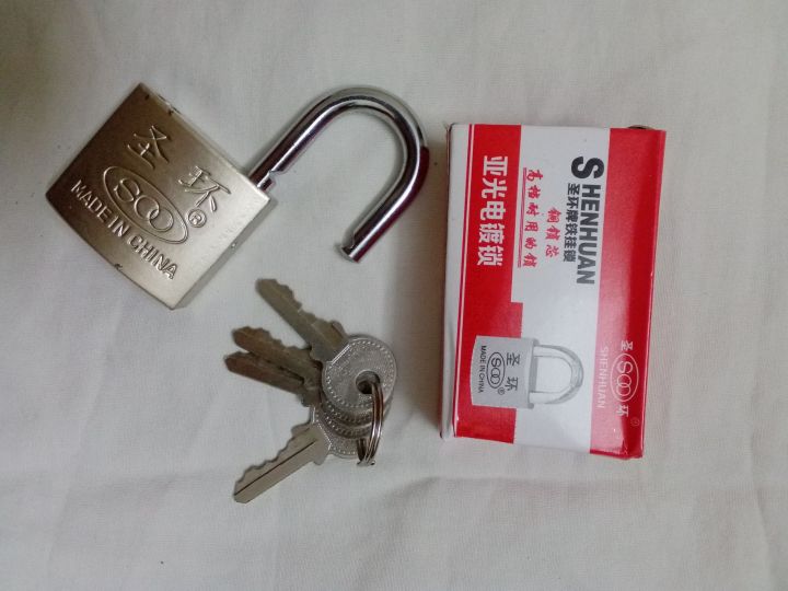 Door%20Lock,%20lock,%20lock%20with%20keys,%20door%20lock%20with%204%20keys%20stainless%20steal%2032%20mm%20-%20Image%202