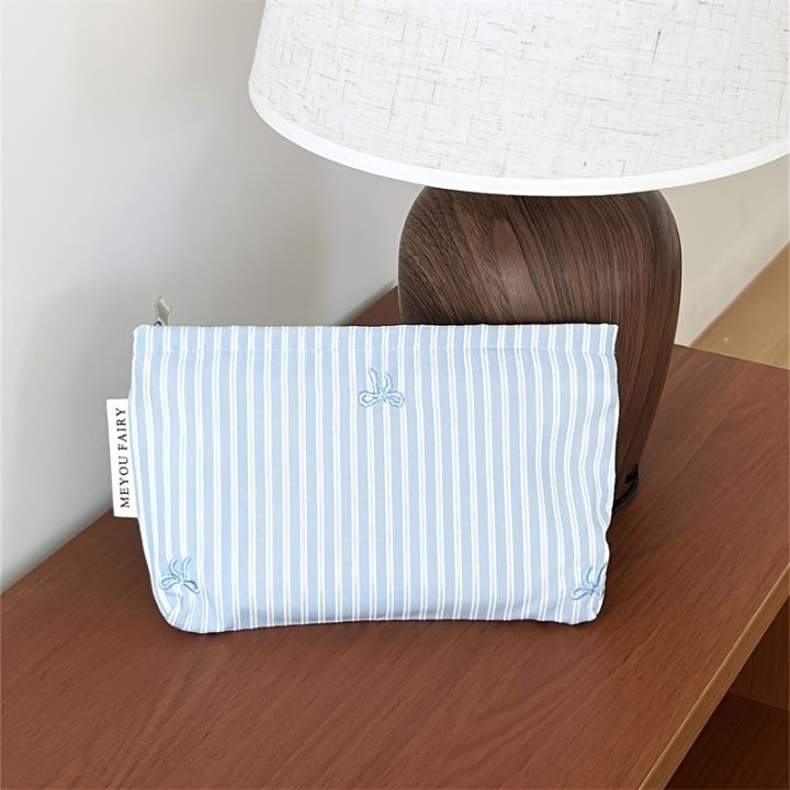 Light%20Blue%20Striped%20Bow%20Cosmetic%20Bag,%20Women%20Travel%20Makeup%20Organizer%20with%20Zipper,%20Multi-Use%20Toiletry%20Pouch%20-%20Image%206