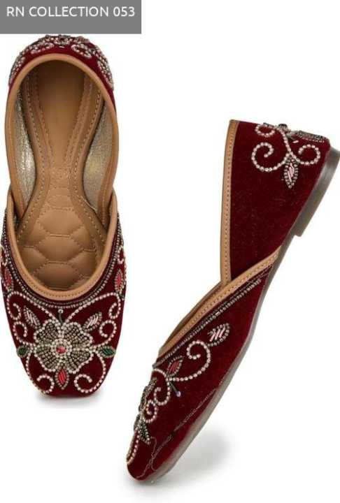 Black%20Attractive%20Rajasthani%20Jutti%20For%20Women%20-%20Image%208