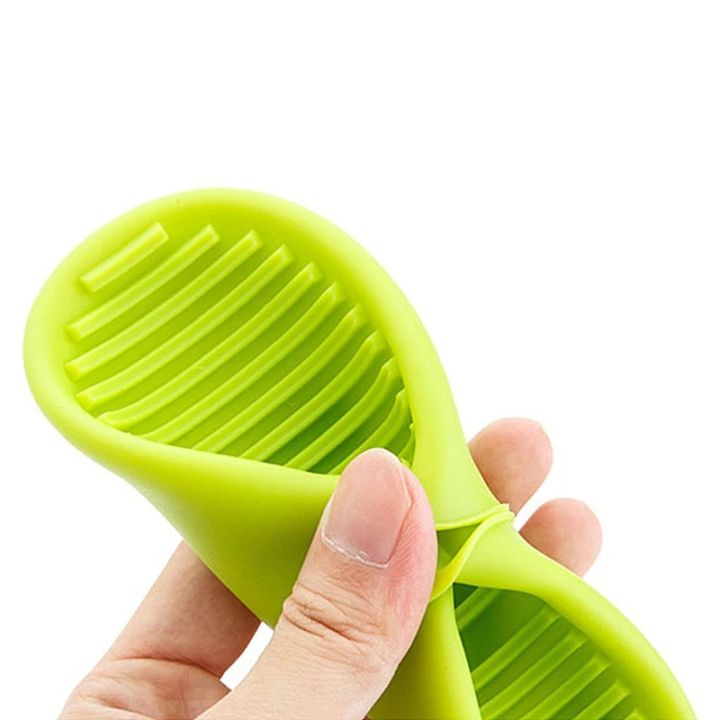 2PC%20Grip%20Oven%20Pot%20Holder%20%E2%80%93%20Non-slip%20Heat%20Resistant%20Silicone%20Mitts%20for%20Baking,%20BBQ%20&%20Cooking%20(Multicolor)%20-%20Image%203